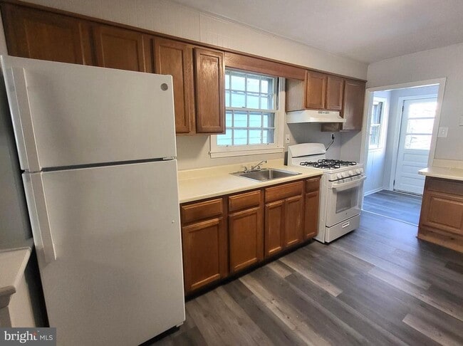 Building Photo - 4 W 2nd St