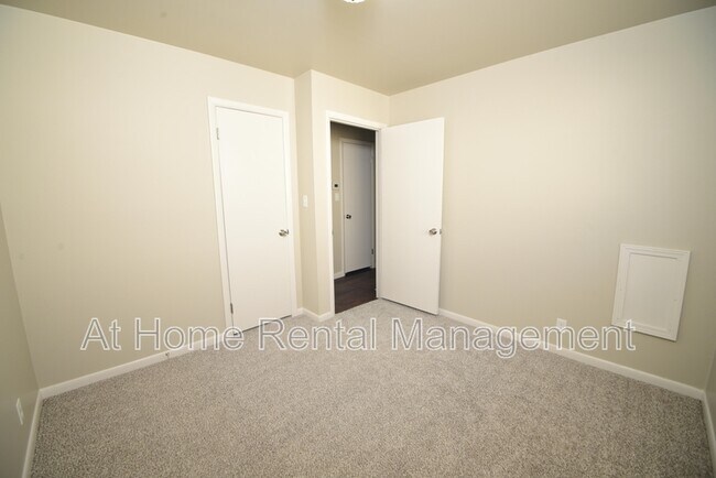 Building Photo - 10219 E 7th St