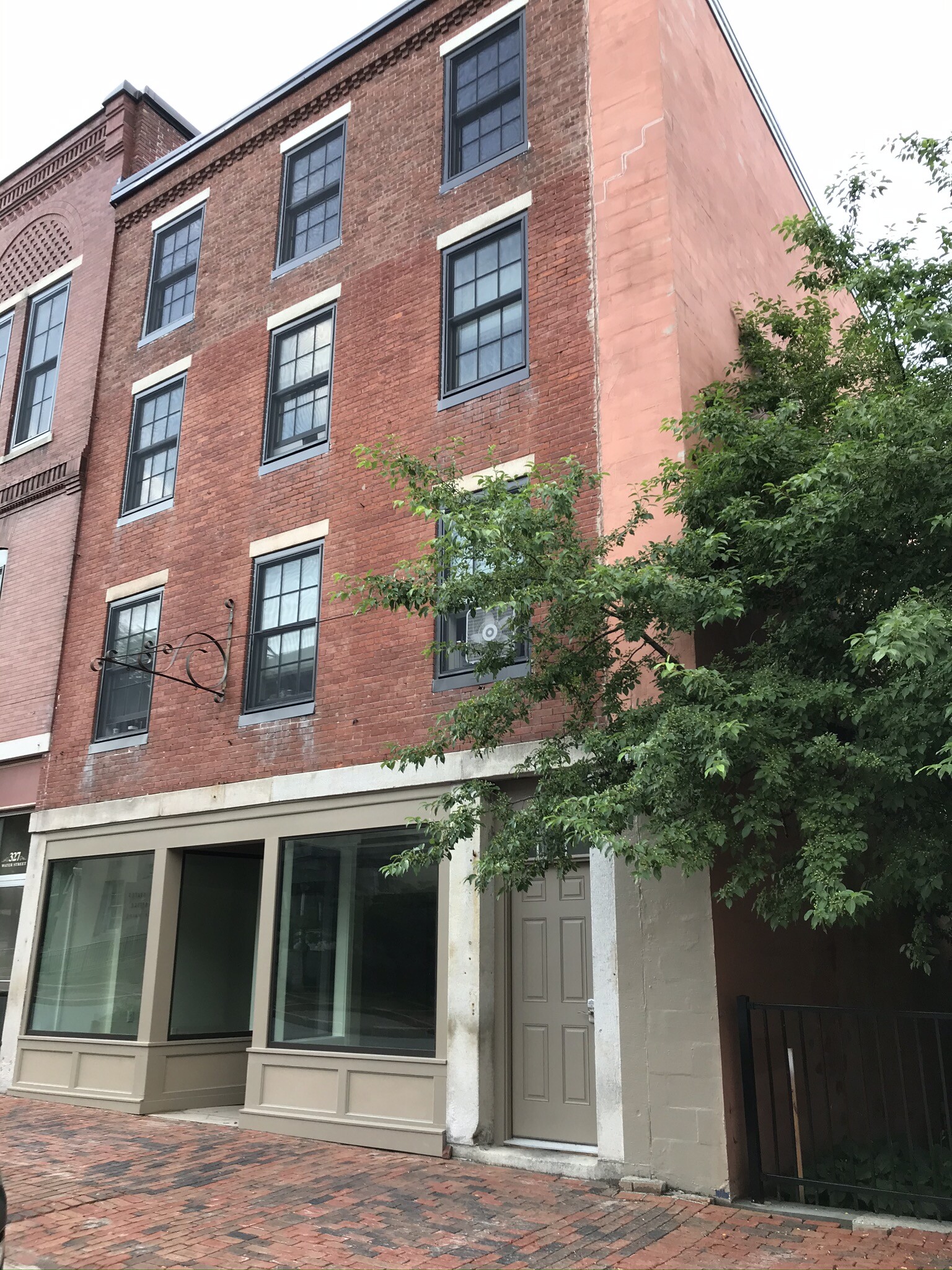 Building Photo - 323 Water St