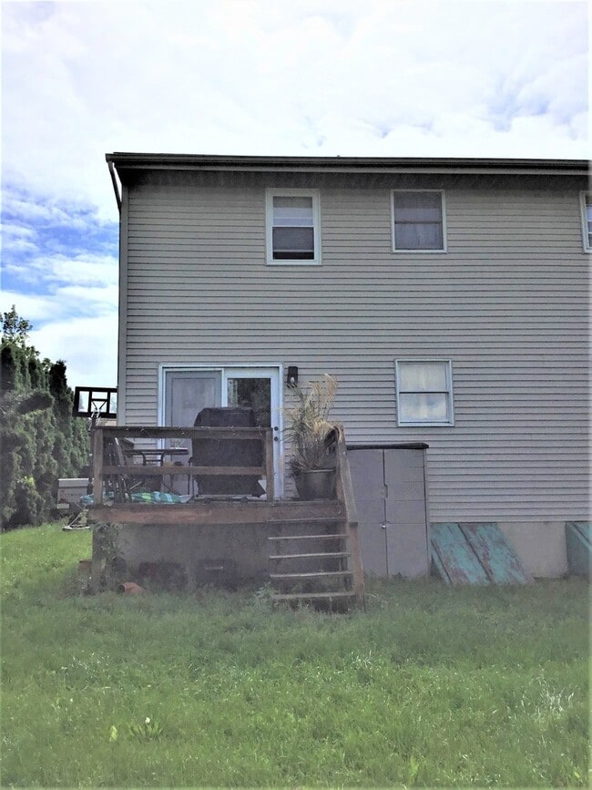 Building Photo - 413 S Plum St