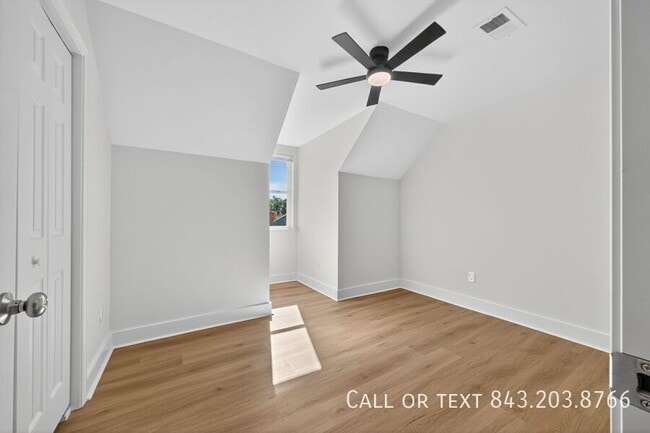 Building Photo - 955 Godber St