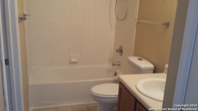 Building Photo - THREE BEDROOM 2 & 1/2 BATH ON CUL-D-SAC