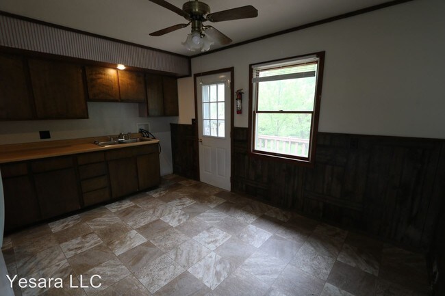 Building Photo - 121-123-123 Melrose Ct