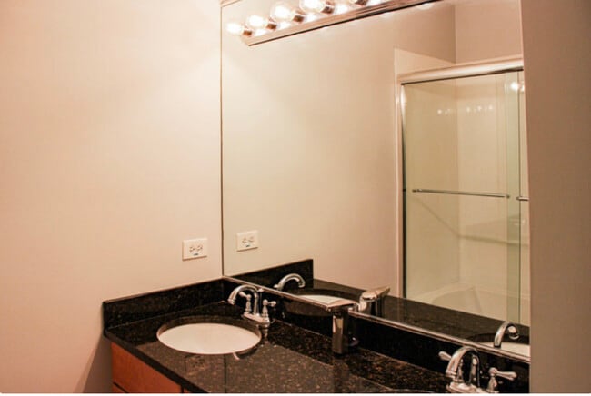 Building Photo - 1451 N Artesian Ave