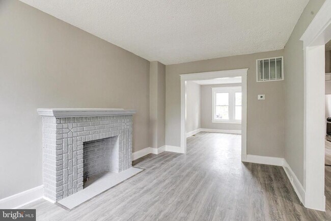 Building Photo - 2908 Oakley Ave