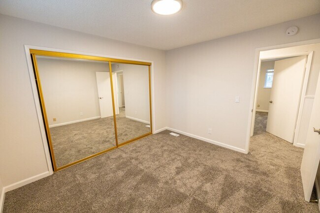 Building Photo - Large updated home in San Mateo Village!