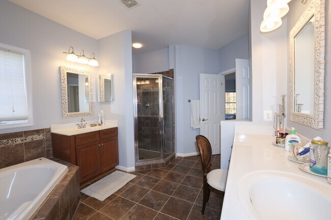 Building Photo - BEAUTIFUL SINGLE FAMILY HOME IN LANSDOWNE