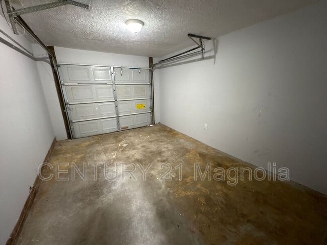 Building Photo - 3346 Ravenwood Dr