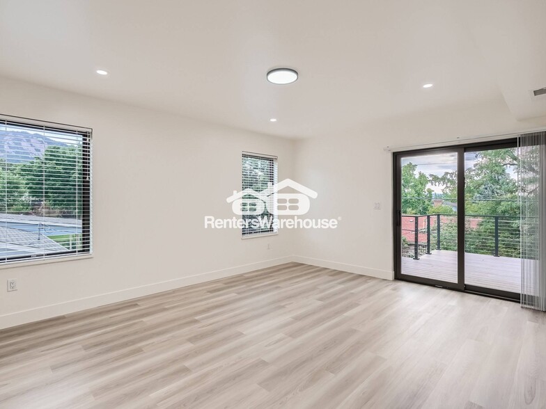 Building Photo - 3595 Darley Ave