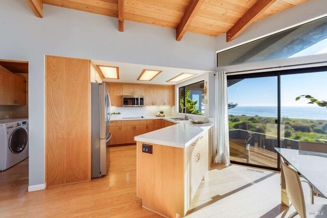 Building Photo - 470 Grey Whale