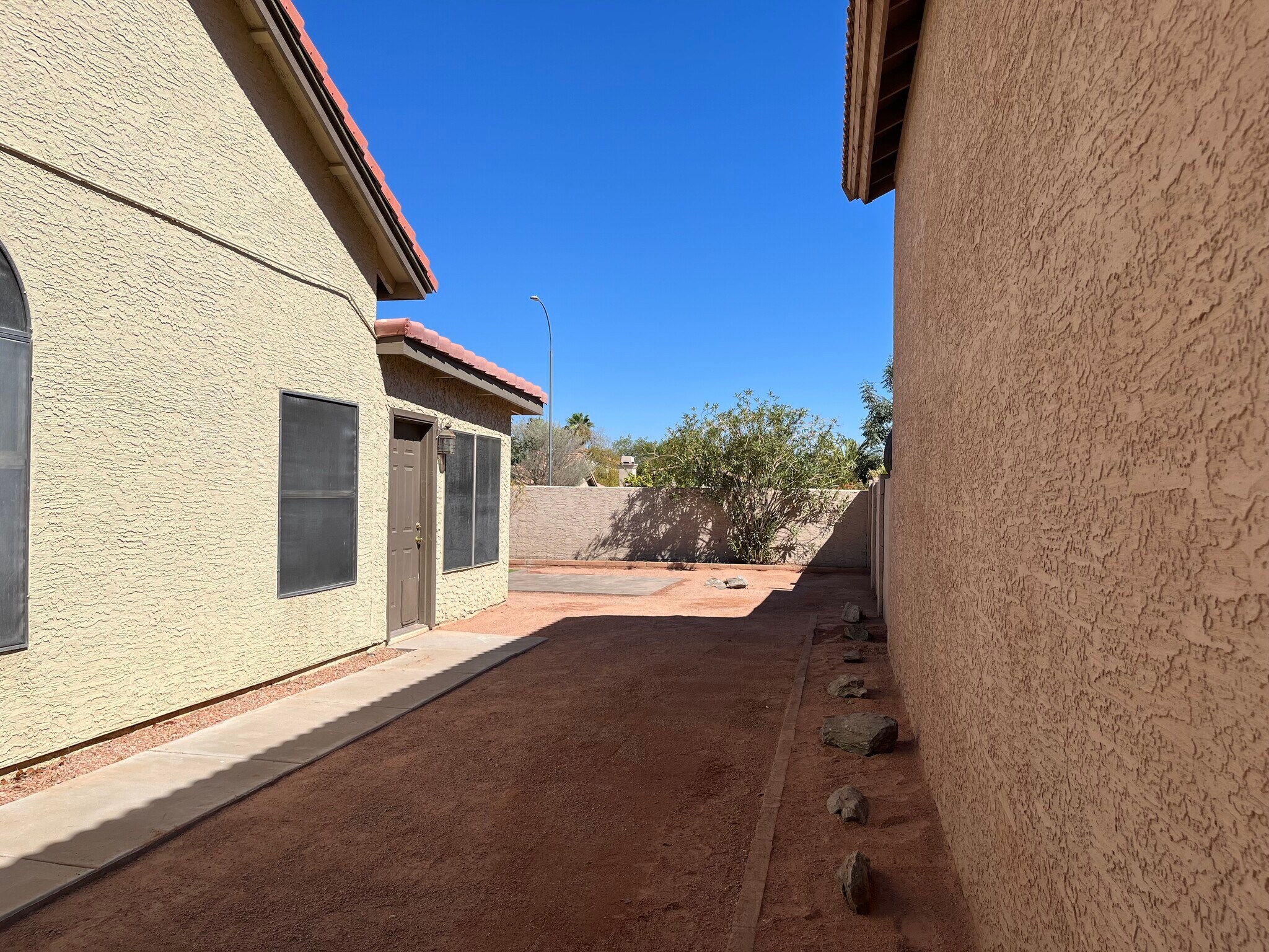 Building Photo - 4175 E Cholla Canyon Dr
