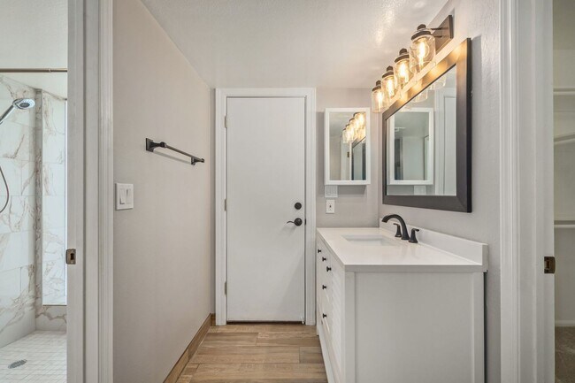Building Photo - Central & Thunderbird 3 bdrm 2 bath Home w...