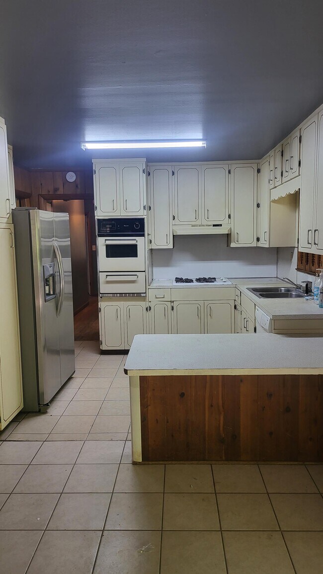 Building Photo - 2541 Meadow Lark Dr