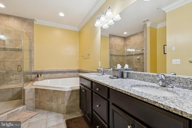 Building Photo - 724 Sentry Square