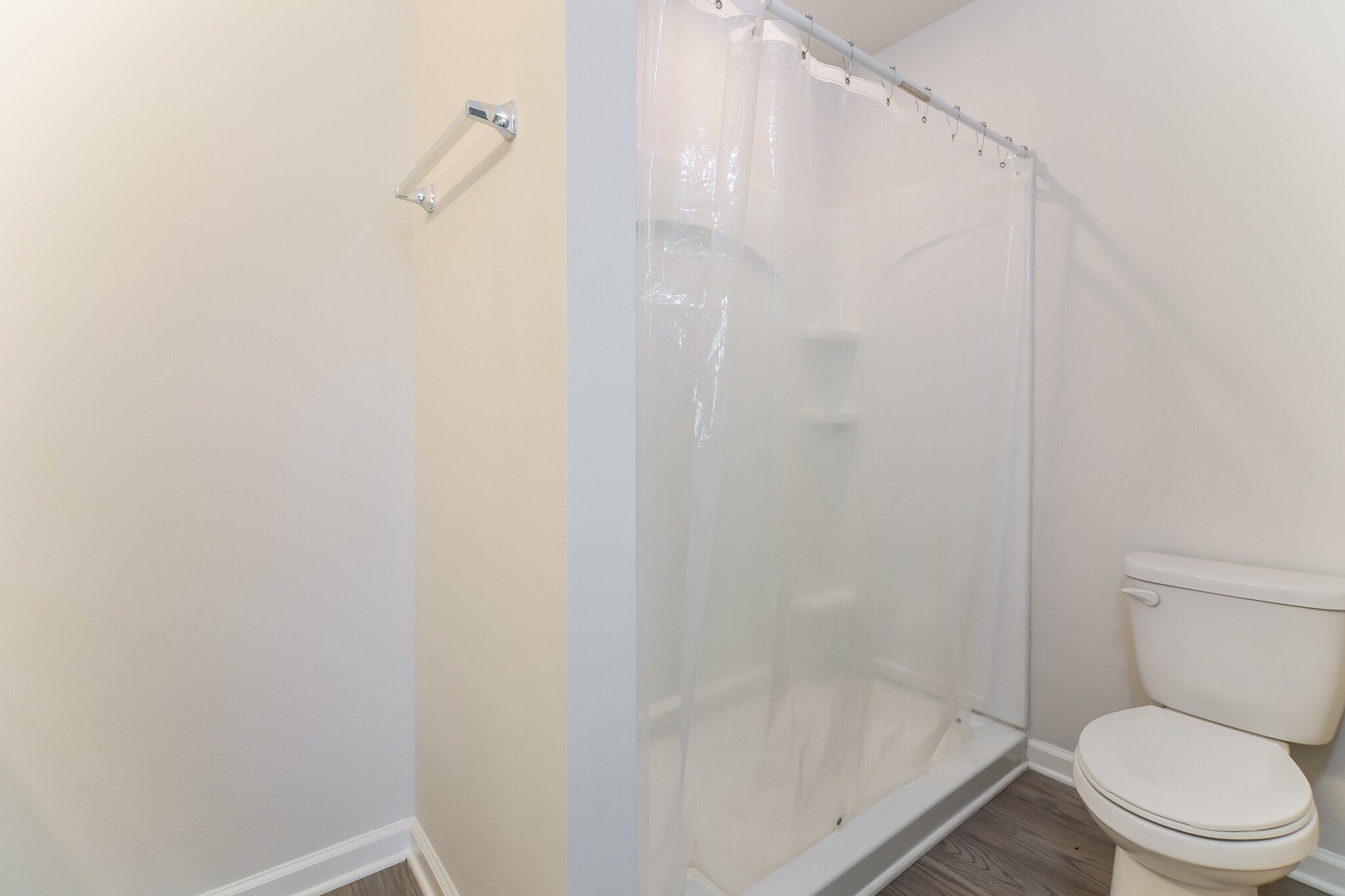 Building Photo - 2150 Bayview Dr SW