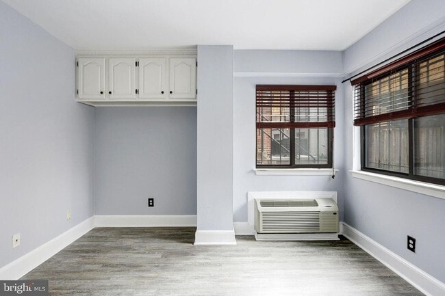 Building Photo - Dupont Circle!!// Professionally Managed// 1 Bedroom 1 Bathroom Condo