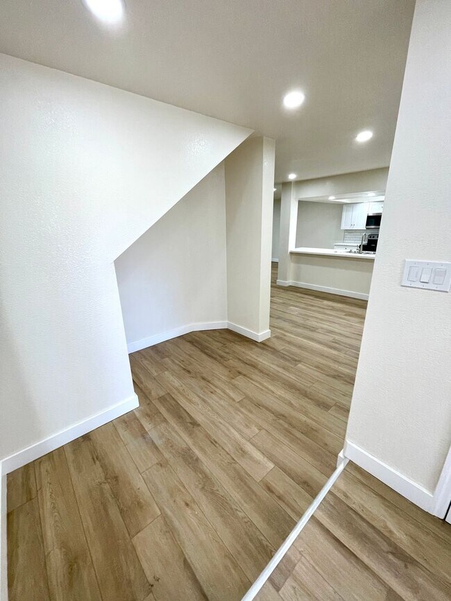 Building Photo - Gorgeous 2-Story Home with Golf Course Vie...