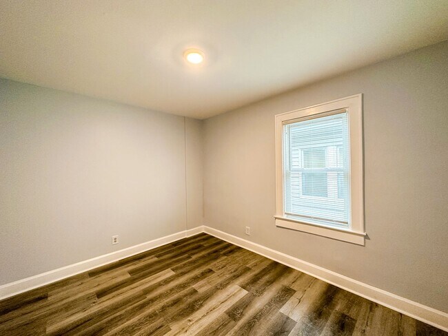Building Photo - 840-840 N Chester Ave