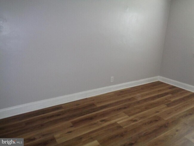 Building Photo - 2245 Graythorn Rd