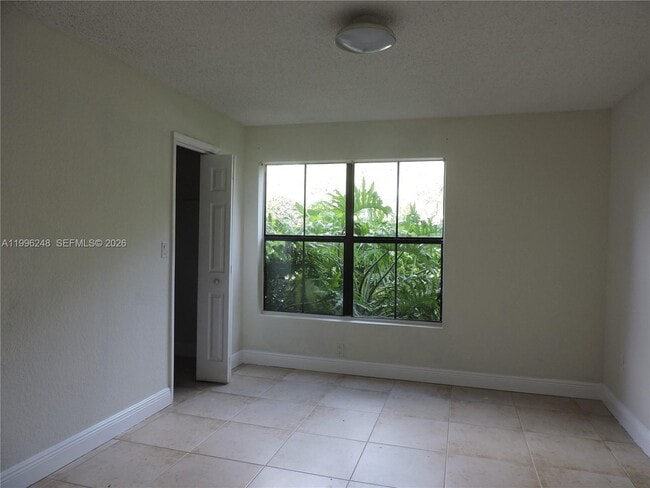 Building Photo - 15610 SW 105th Ln