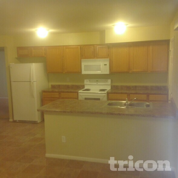Building Photo - 3849 W Poinsettia Dr