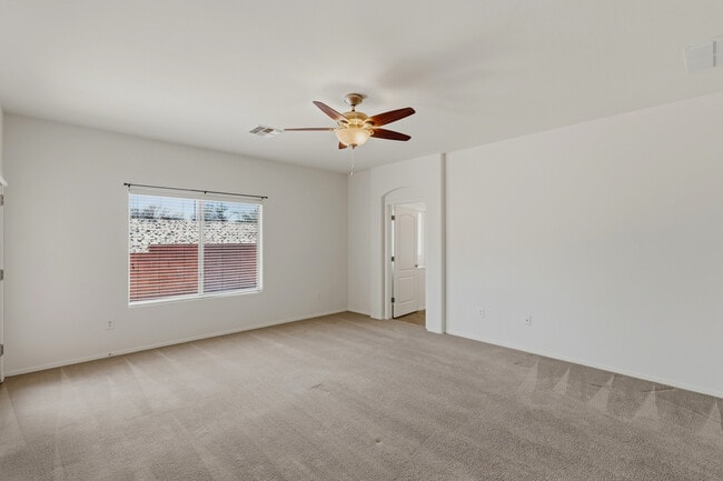 Building Photo - 677 W Pizzicato Ln