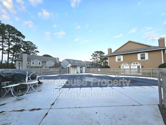 Building Photo - 435 Chatterton Dr