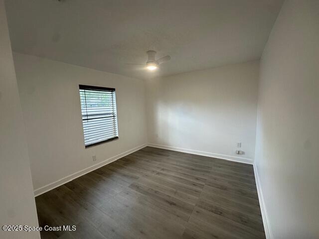 Building Photo - 300 Island Oaks Pl