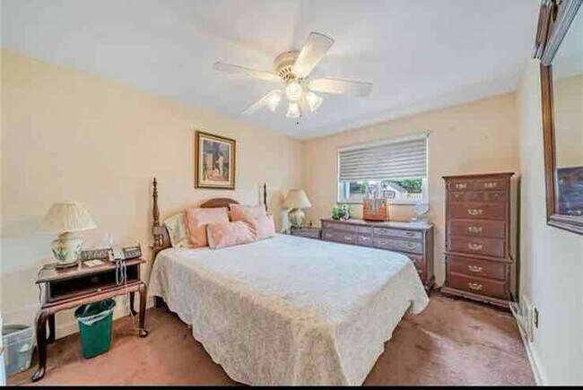 Building Photo - 140 Greenbriar Dr
