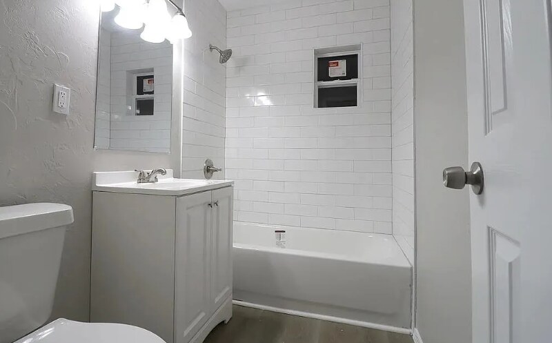 Building Photo - 5202 N Rockwell Ave