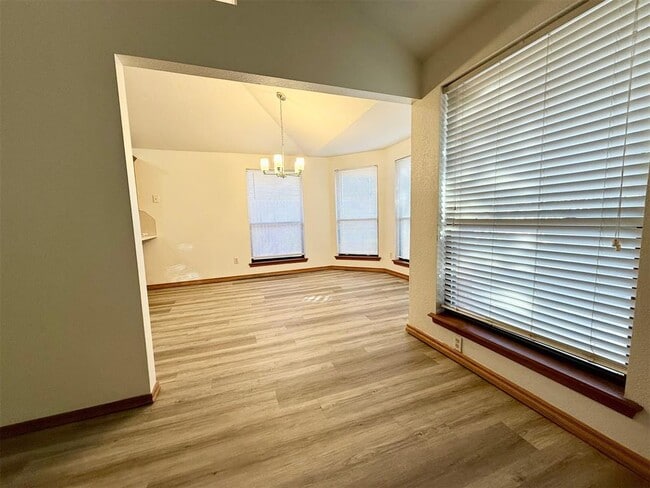 Building Photo - 405 Edwards Dr