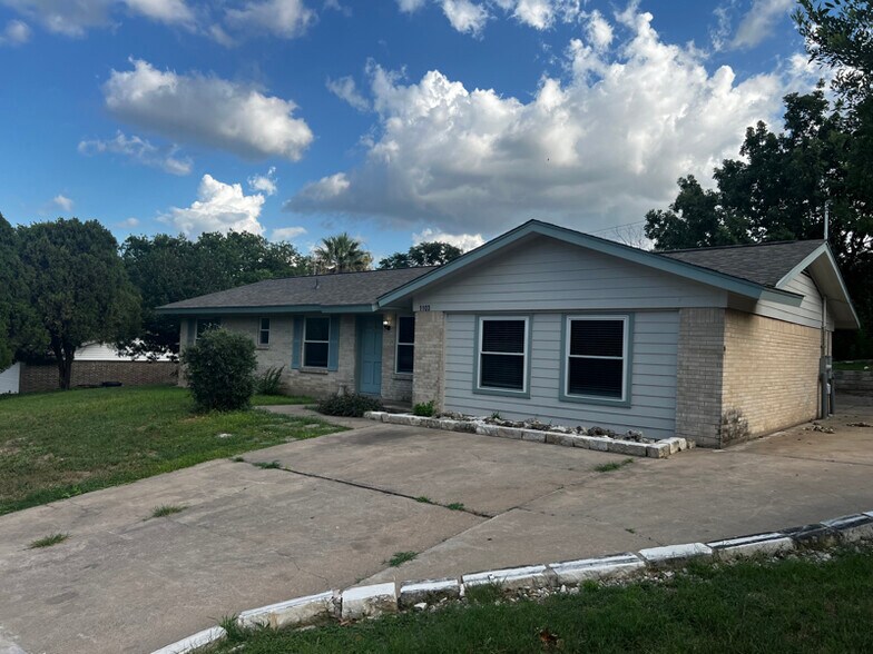 Building Photo - 1103 Floradale Dr