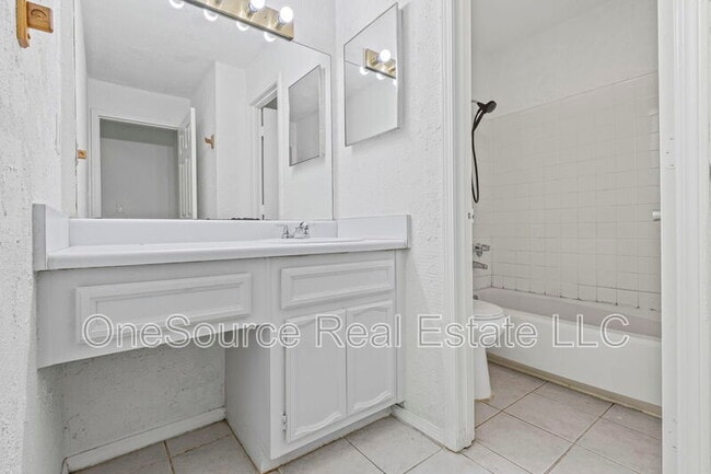 Building Photo - 1709 Augusta Dr