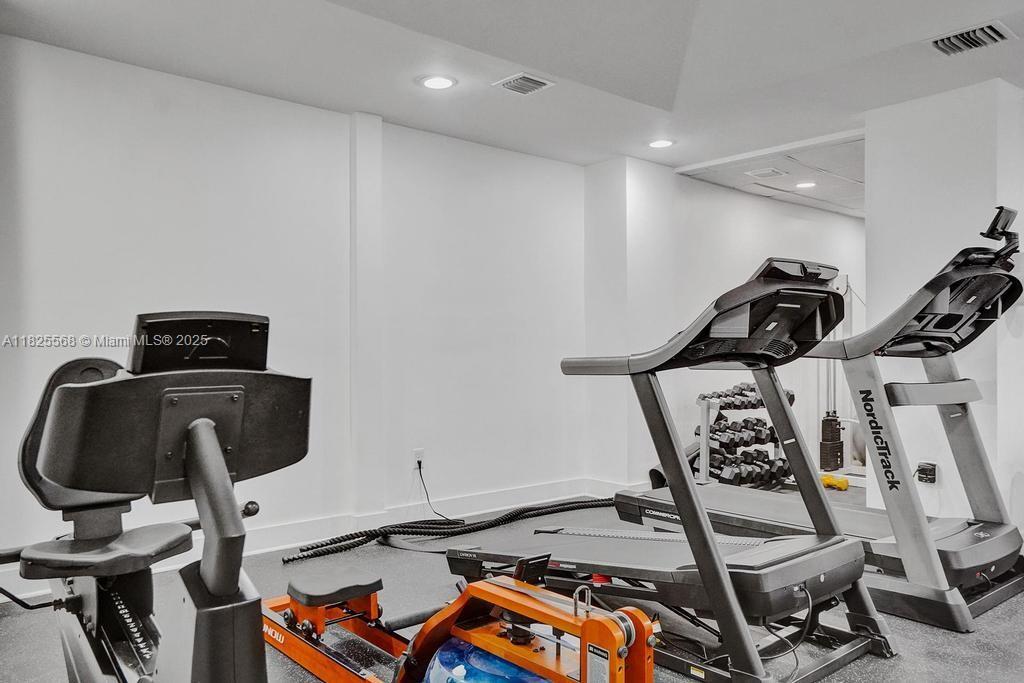 Building Photo - 6450 Collins Ave