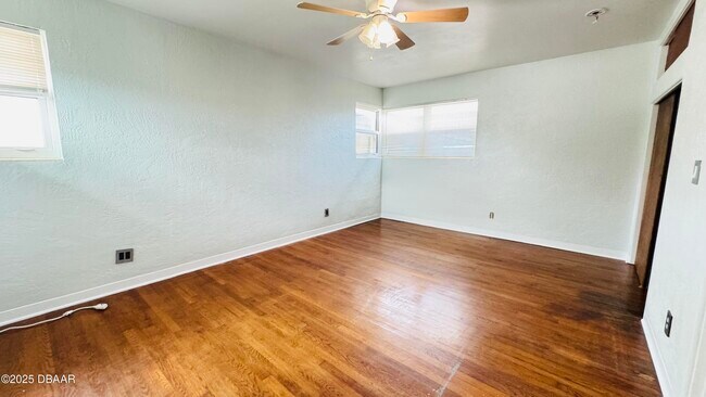 Building Photo - 607 Jessamine Blvd