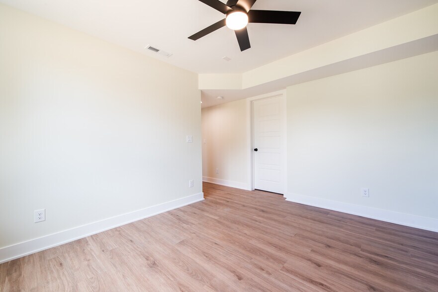 Building Photo - 8301 Acme Way