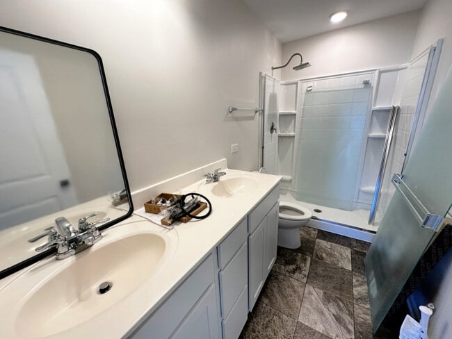 Building Photo - 208 Goldenrod Dr