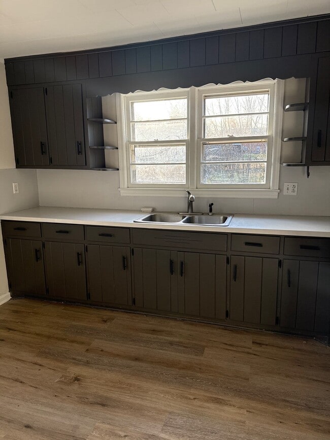 Building Photo - 414 20th St SW