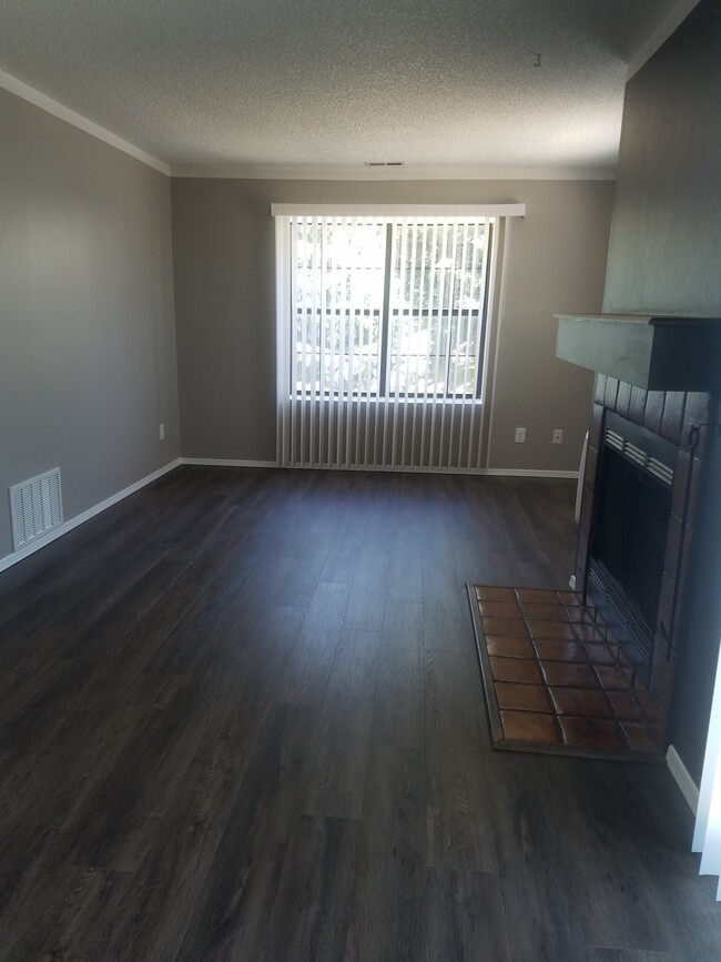 Livingroom with fireplace. - 945 Tampico Court