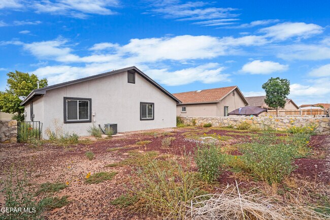 Building Photo - 12732 Roberto Nunez Ln