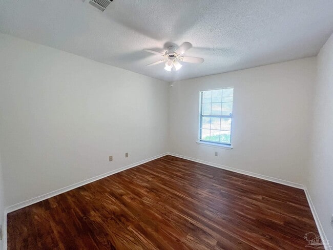 Building Photo - 4456 Bellview Ave