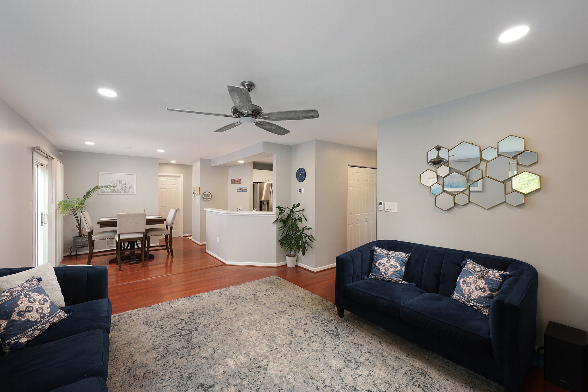 Building Photo - 160 Buttonwood Dr