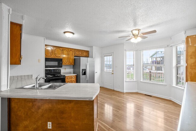 Building Photo - 3 Bed 2 Bath Home Near Post for Rent!