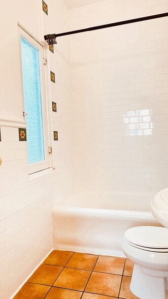 Building Photo - 1609 1/2 S Sierra Bonita Ave