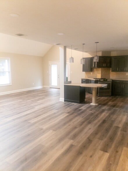 Building Photo - 924 Stonebrook Dr