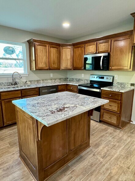 Building Photo - 203 Crestview
