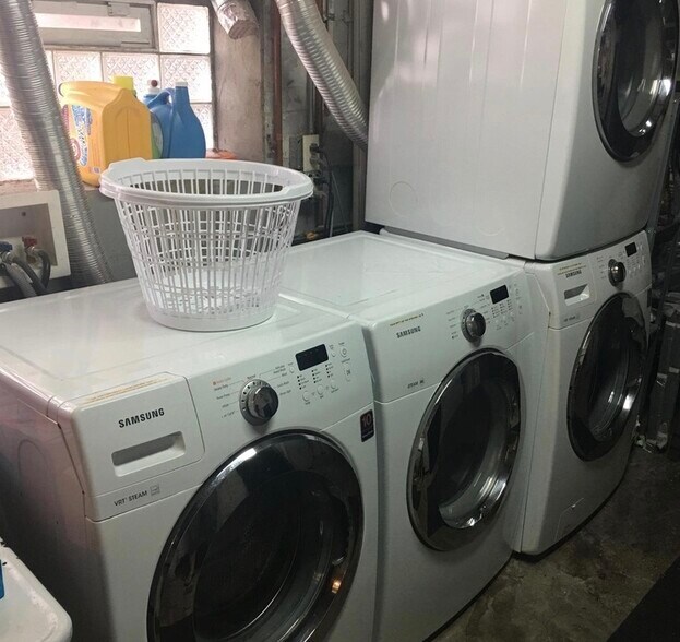 Building Photo - 2338 N Avers Ave