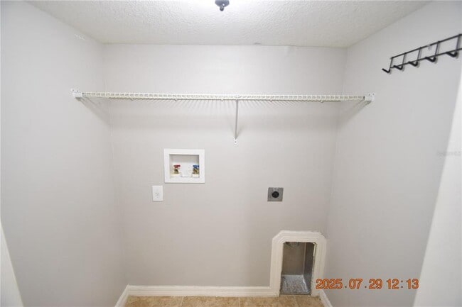 Building Photo - 37667 Aaralyn Rd