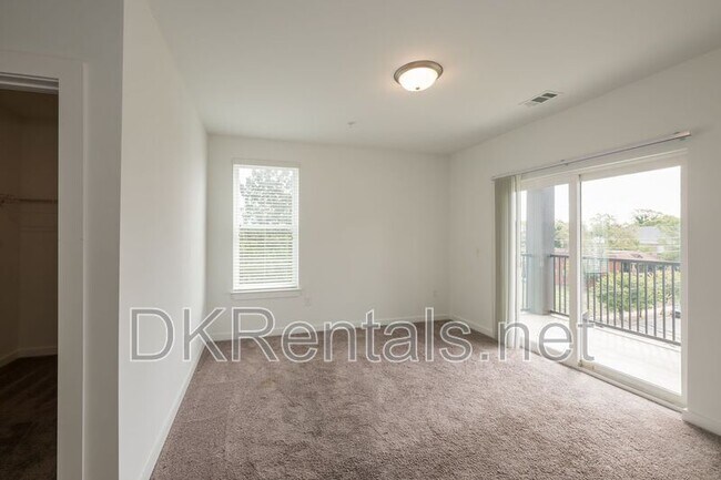 Building Photo - 525 Parkway Dr NE