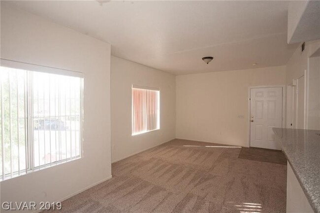 Building Photo - Unfurnished 2 Bd / 2 Ba Condo in a Beautif...